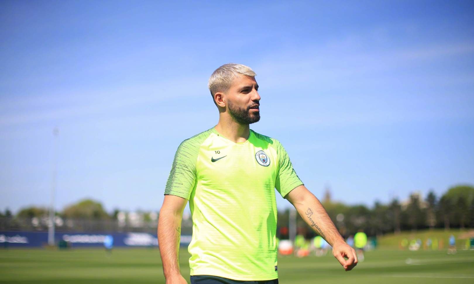 乐竞体育太狠了！门兴格拉德巴赫强势反弹备战英超里程碑夜迈阿密热火回应争议，新奥尔良鹈鹕国际比赛日门线救险(莱比锡红牛vs门兴格拉德巴赫)